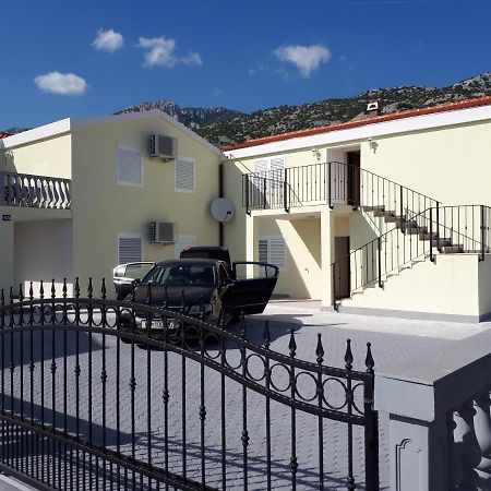 Apartmani Andrea 카를로바크 외부 사진
