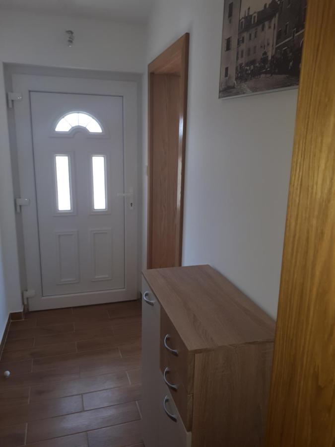 Apartmani Andrea 카를로바크 외부 사진