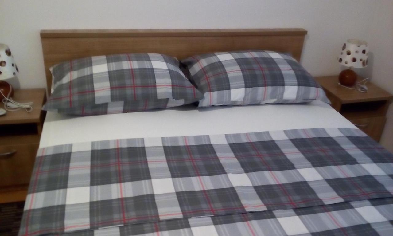 Apartmani Andrea 카를로바크 외부 사진