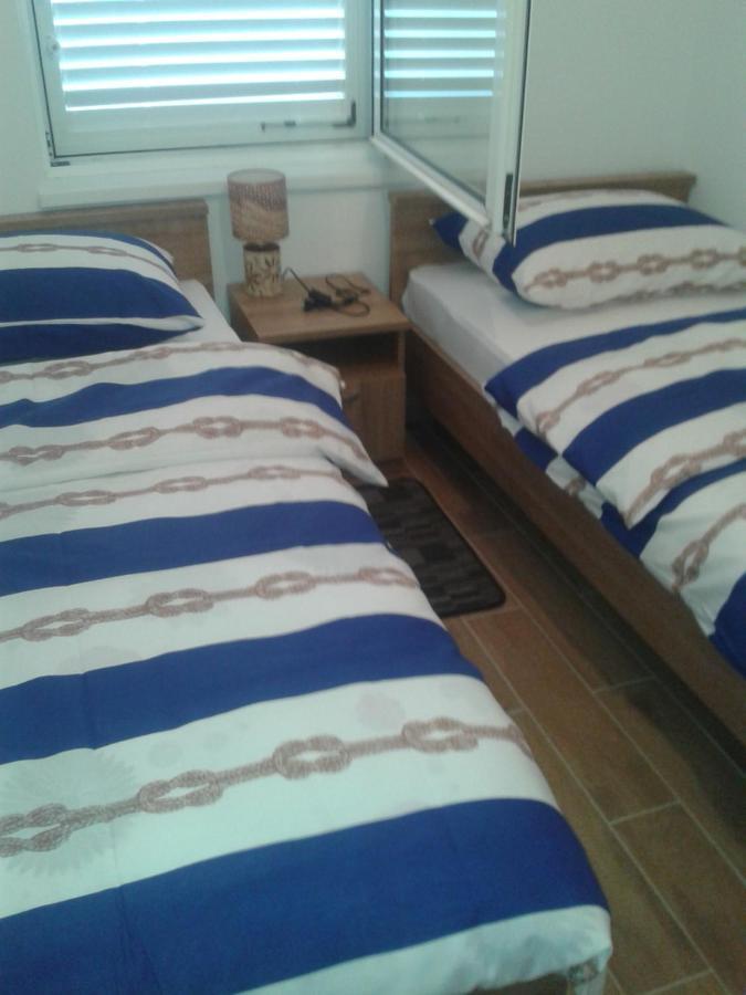 Apartmani Andrea 카를로바크 외부 사진