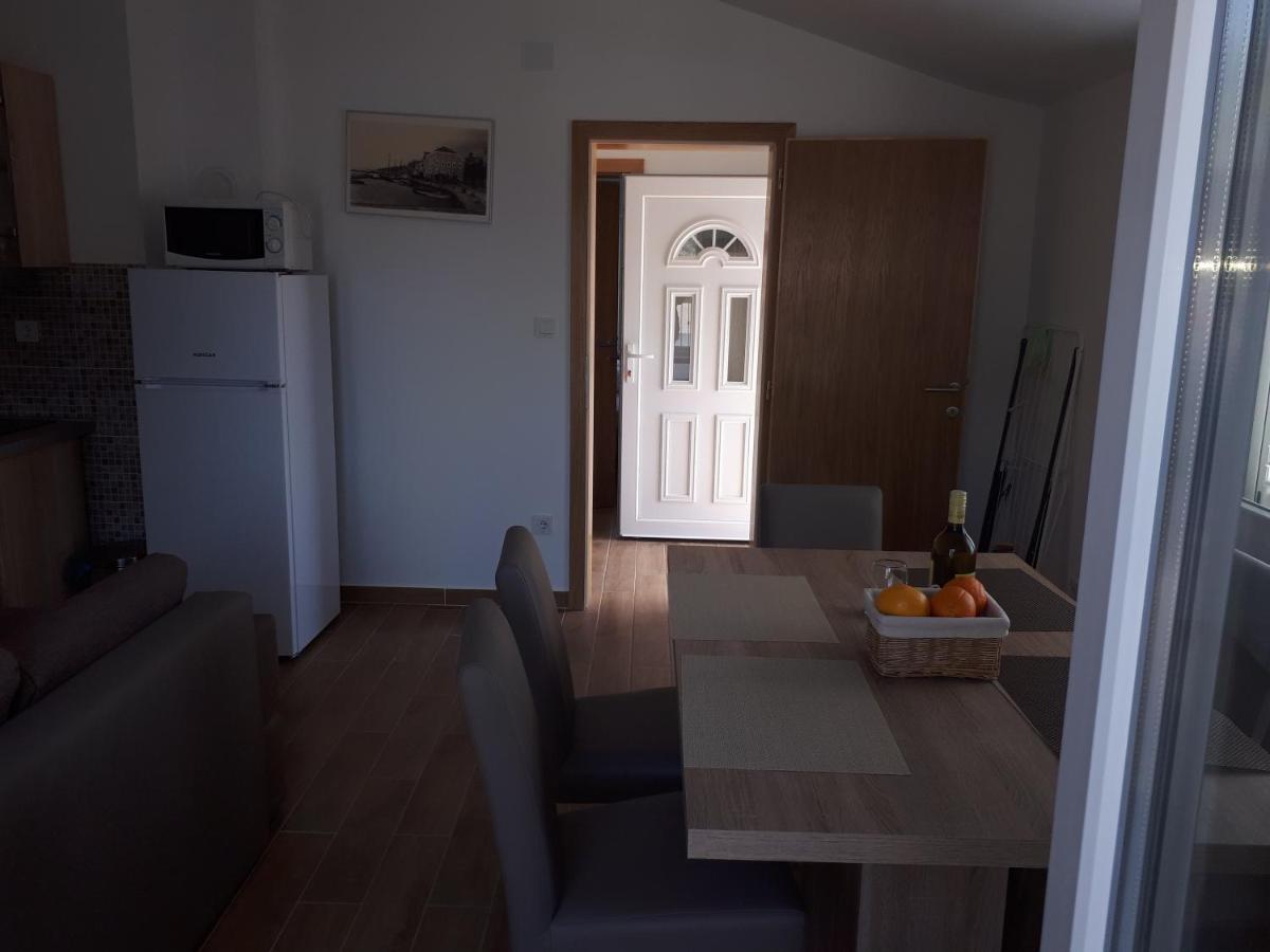Apartmani Andrea 카를로바크 외부 사진