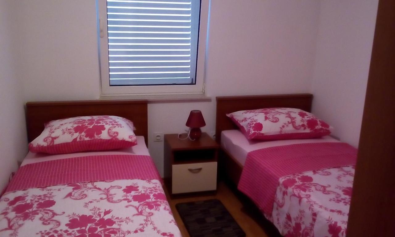 Apartmani Andrea 카를로바크 외부 사진