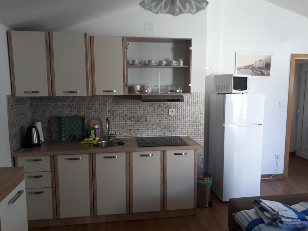 Apartmani Andrea 카를로바크 외부 사진