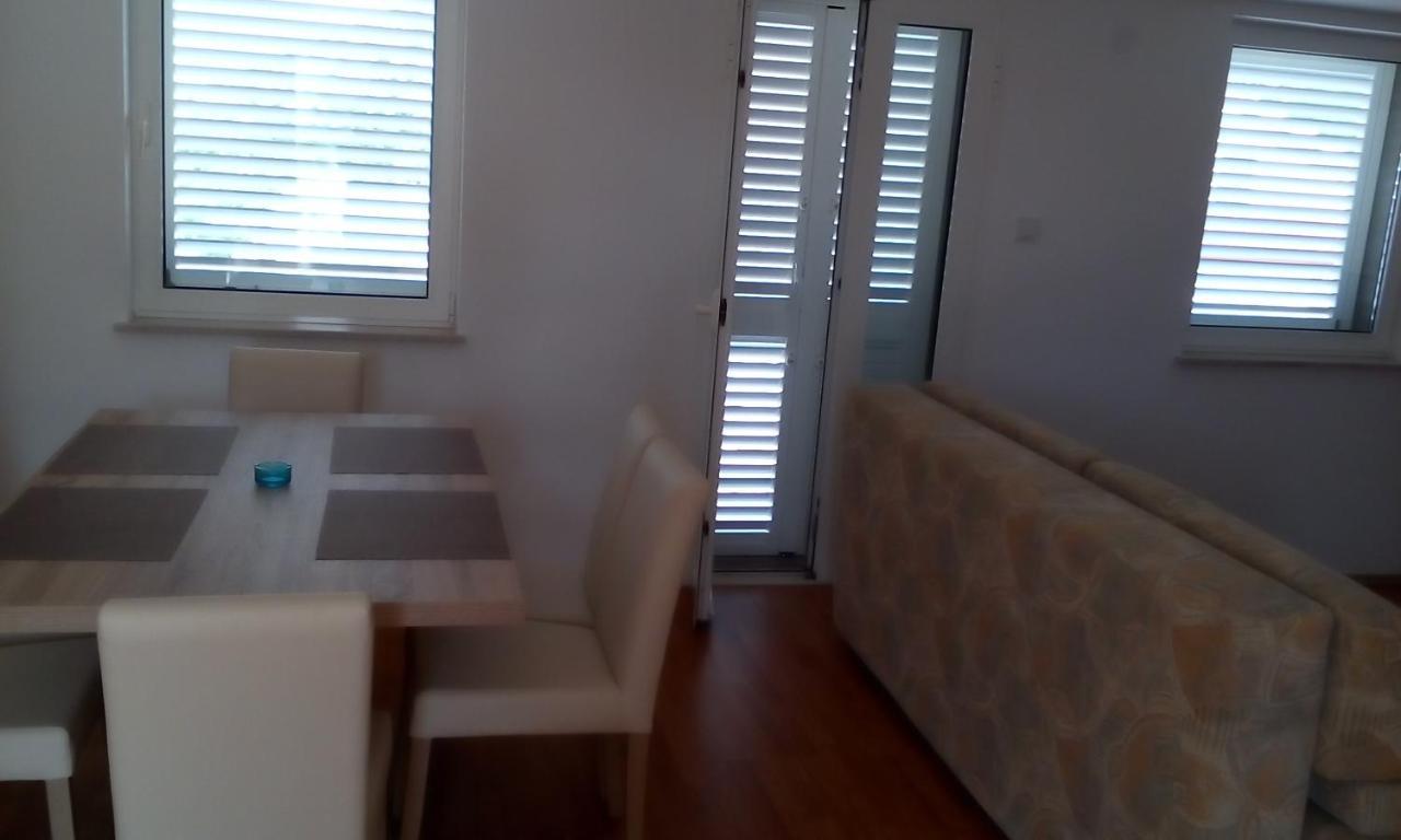 Apartmani Andrea 카를로바크 외부 사진