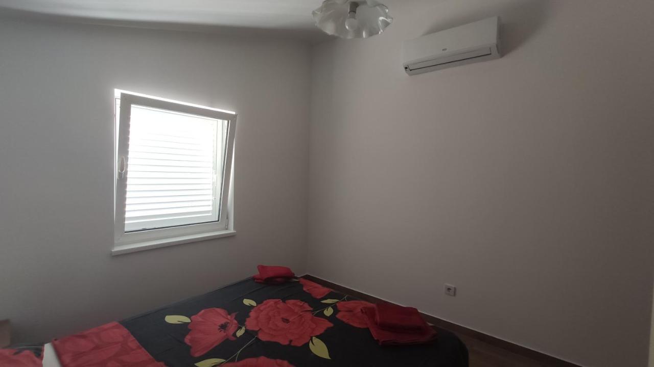 Apartmani Andrea 카를로바크 외부 사진
