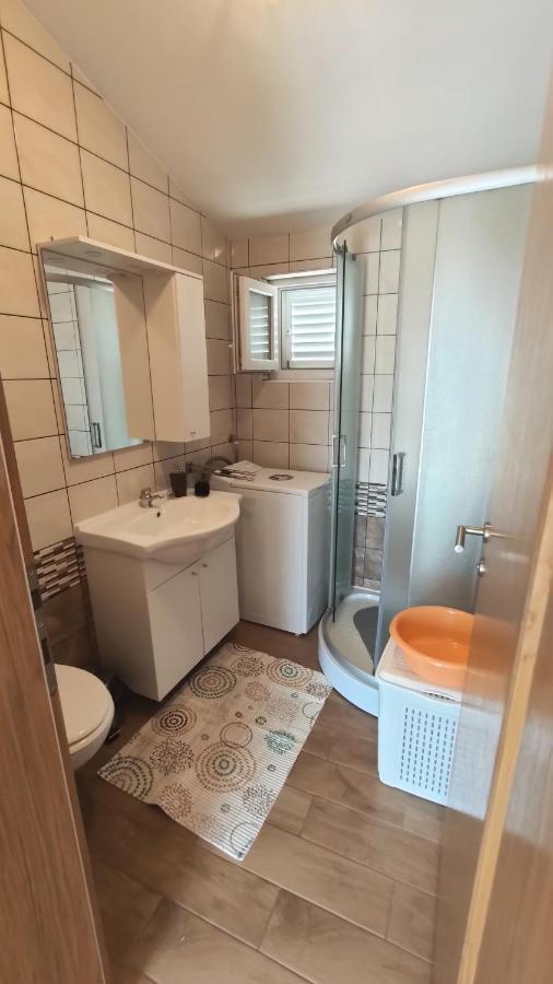 Apartmani Andrea 카를로바크 외부 사진