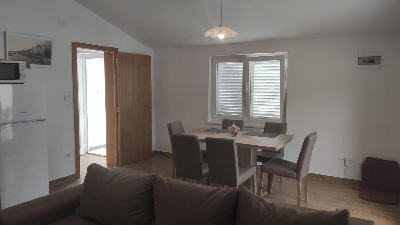 Apartmani Andrea 카를로바크 외부 사진