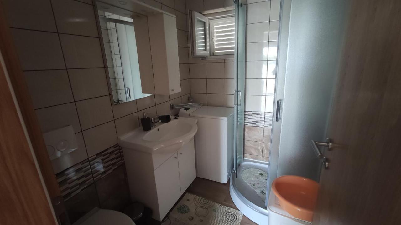 Apartmani Andrea 카를로바크 외부 사진